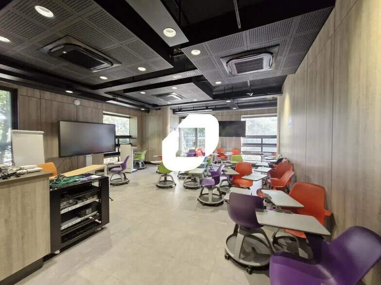 Bureau dans Montévrain à louer - Photo de l’immeuble – Image 2 sur 14