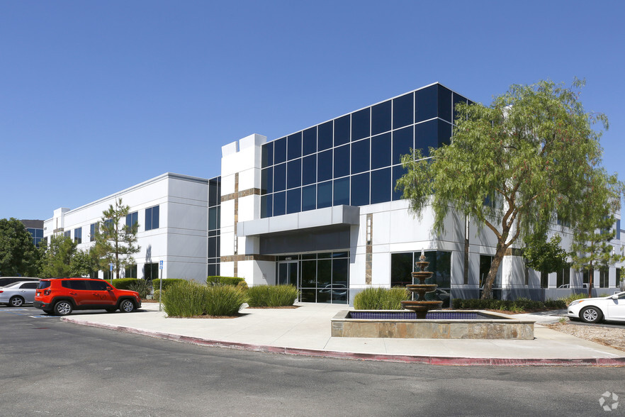 41951 Remington Ave, Temecula, CA à louer - Photo de l’immeuble – Image 1 sur 5