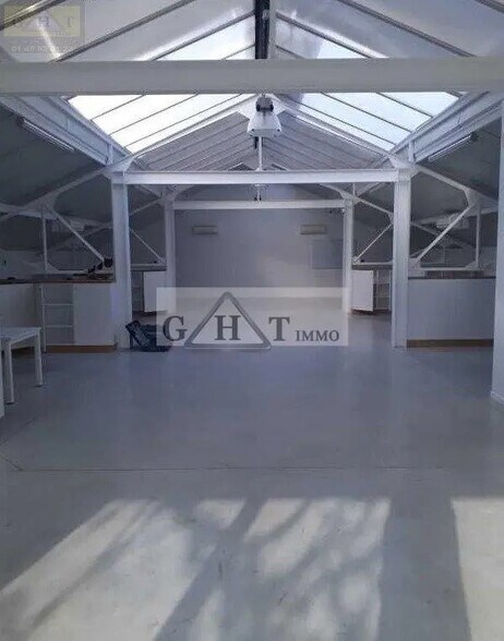 Industriel/Logistique dans Saint-Maur-des-Fossés à vendre - Photo de l’immeuble – Image 2 sur 3