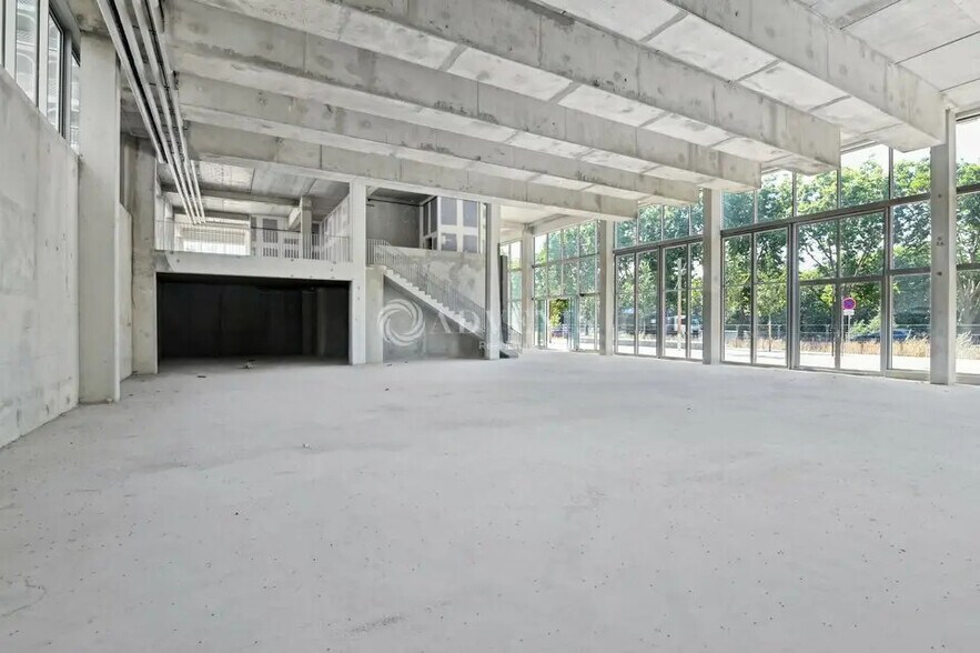 Local commercial dans Saint-Ouen-sur-Seine à louer - Photo de l’immeuble – Image 2 sur 7