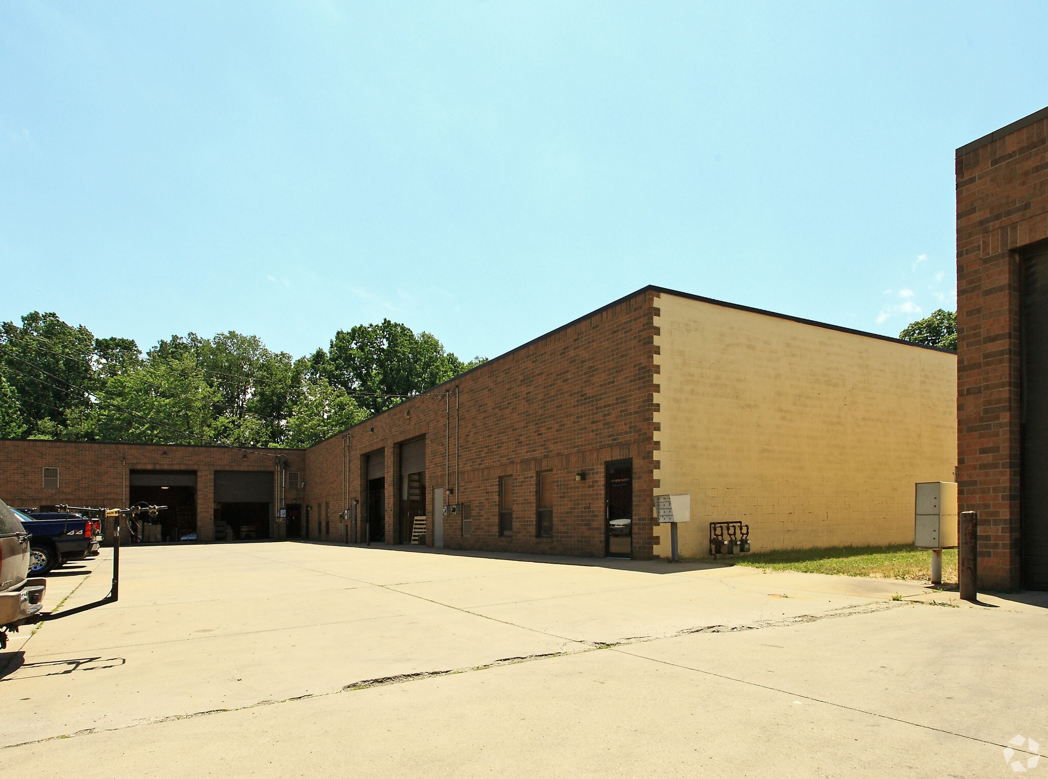 380 Solon Rd, Bedford, OH à vendre Photo principale– Image 1 sur 12