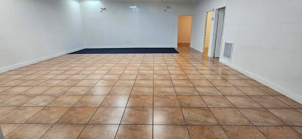 2223 NW 26th Ave, Miami, FL à louer - Photo de l’immeuble – Image 3 sur 7