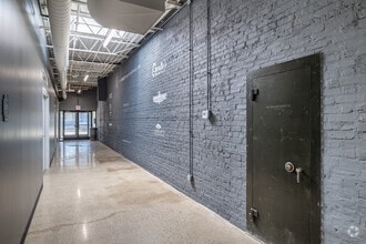 4256 W Diversey Ave, Chicago, IL à louer Photo intérieure– Image 2 sur 6