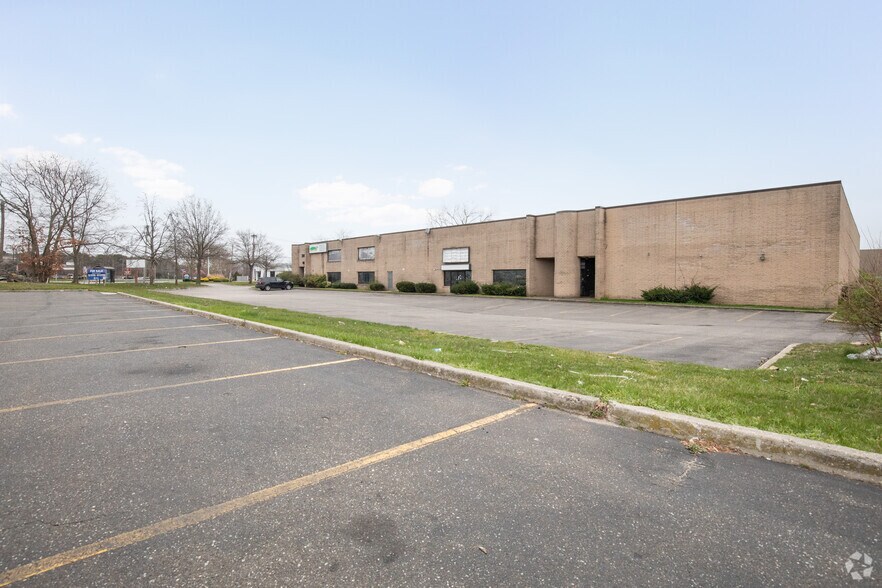 3800 Veterans Memorial Hwy, Bohemia, NY à vendre - Photo de l’immeuble – Image 3 sur 6