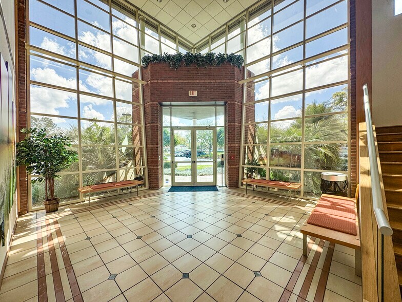 4141 E Southpoint Dr, Jacksonville, FL à louer - Photo intérieure – Image 2 sur 8