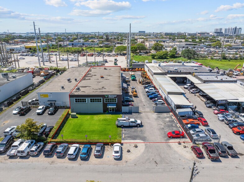 7970 NW 64th St, Miami, FL à louer - Photo de l’immeuble – Image 1 sur 13