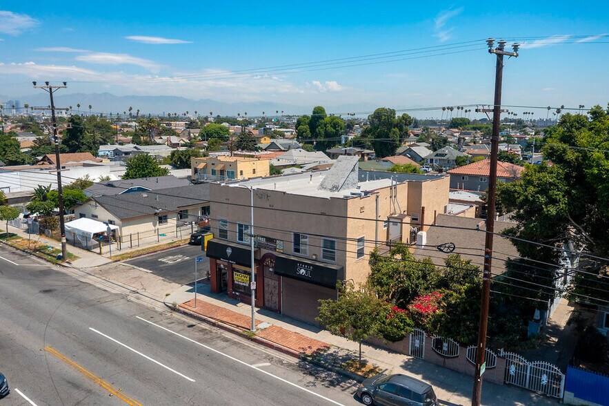 6600 S Hoover St, Los Angeles, CA à vendre - Photo de l’immeuble – Image 3 sur 11