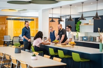 4 Thomas More Sq, Londres à louer Photo intérieure– Image 2 sur 3