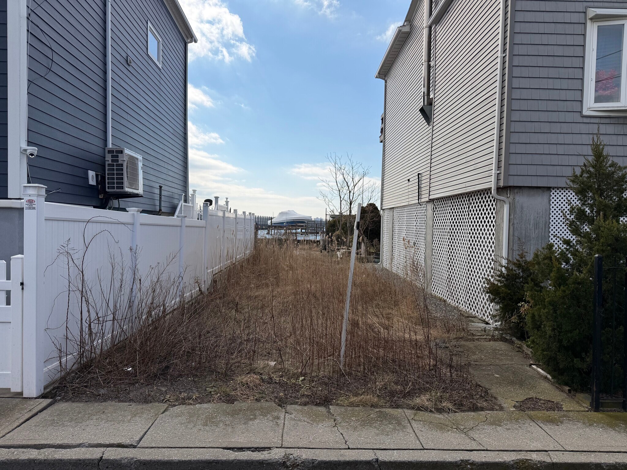 308 E 8th Rd, Far Rockaway, NY à vendre Photo principale– Image 1 sur 7