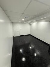 2568-2570 Hempstead Tpke, East Meadow, NY à louer Photo de l’immeuble– Image 1 sur 3