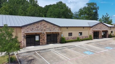 15349 Summit Park Dr, Montgomery, TX à louer Photo de l’immeuble– Image 1 sur 6