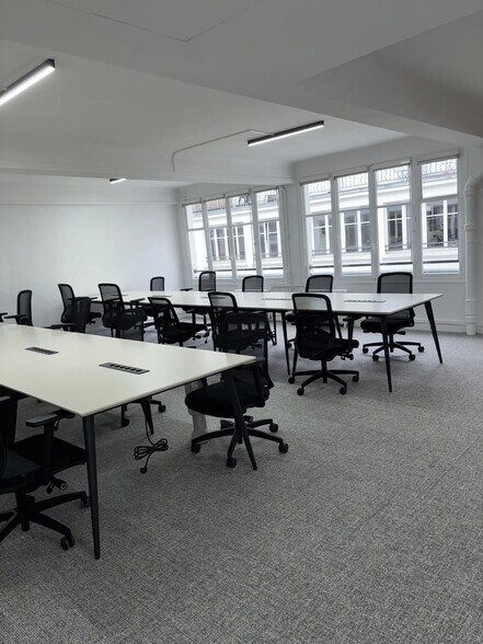 11 Rue Des Petites Ecuries, Paris à louer - Photo de l’immeuble – Image 2 sur 9