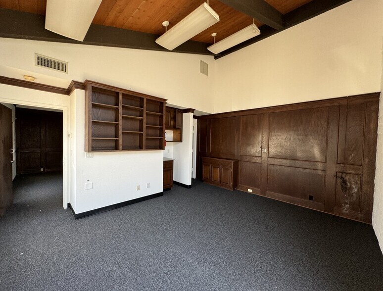 1944 Commercial St, Escondido, CA à louer - Photo intérieure – Image 3 sur 10