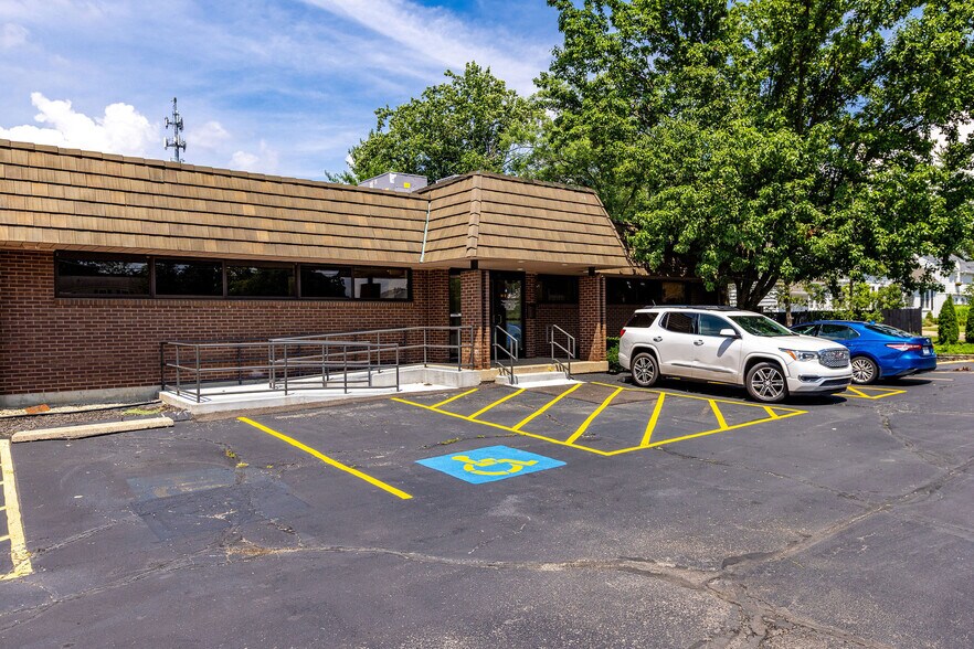 9030 Montgomery Rd, Cincinnati, OH à louer - Photo de l’immeuble – Image 3 sur 51