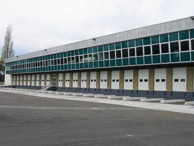 Plus de détails pour 18 Rue De La Ferme Saint-Ladre, Saint-Witz - Bureau, Industriel/Logistique à louer