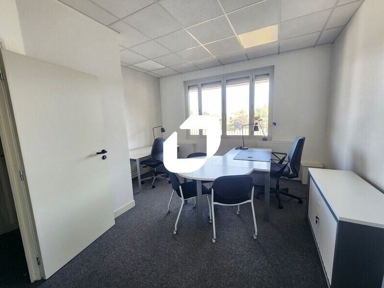Bureau dans La Celle-Saint-Cloud à vendre - Photo intérieure – Image 2 sur 10