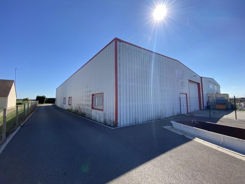Industriel/Logistique dans Abondant à vendre - Photo de l’immeuble – Image 3 sur 15