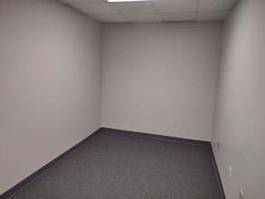 801 W Bay Dr, Largo, FL à louer Photo intérieure– Image 2 sur 14