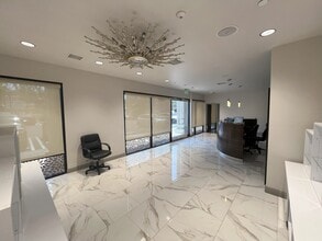 5555-5665 E Santa Ana Canyon Rd, Anaheim Hills, CA à louer Photo intérieure– Image 1 sur 31