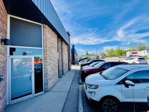 7056 Farrell Rd SE, Calgary, AB à louer Photo intérieure– Image 2 sur 6