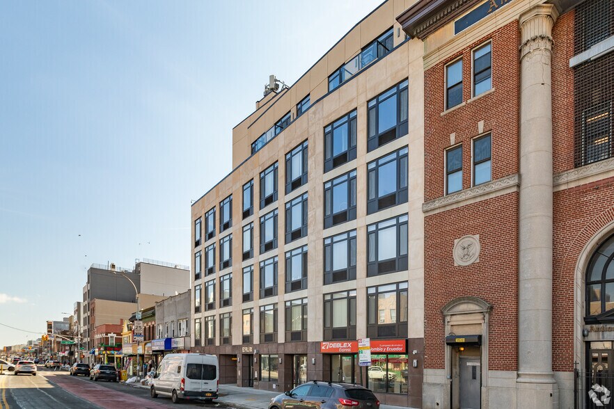 10312 Northern Blvd, Flushing, NY à vendre - Photo de l’immeuble – Image 2 sur 17