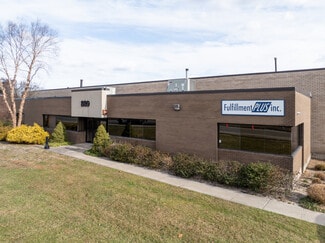 Plus de détails pour 889 Waverly Ave, Holtsville, NY - Industriel/Logistique à louer