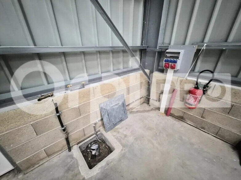 Local d’activités dans Isles-sur-Suippe à louer - Photo intérieure – Image 3 sur 5