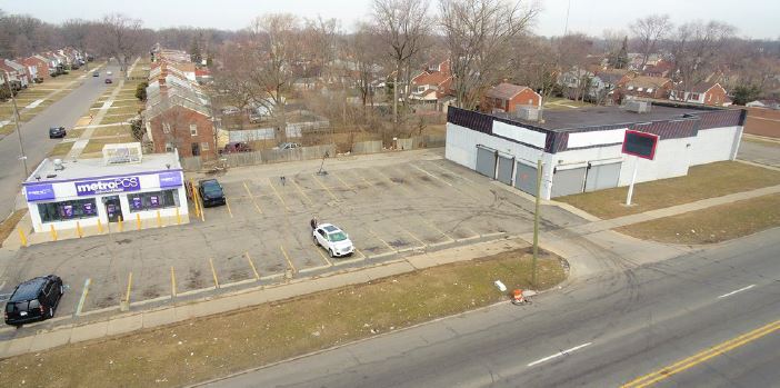 15000-15040 W 7 Mile Rd, Detroit, MI à vendre - Photo de l’immeuble – Image 2 sur 5