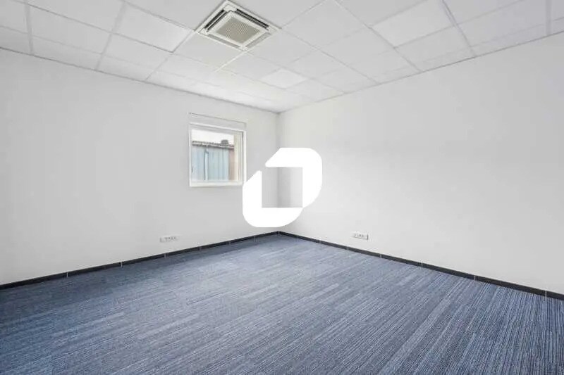 Bureau dans Villeneuve-la-Garenne à louer - Photo de l’immeuble – Image 2 sur 3
