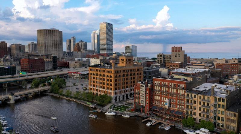 309 N Water St, Milwaukee, WI à louer - Photo de l’immeuble – Image 2 sur 11