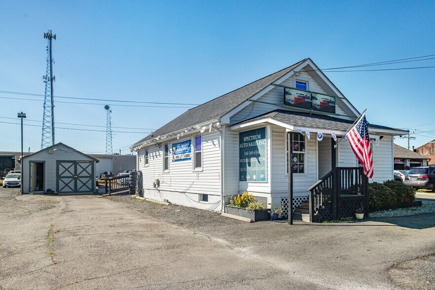 103 Pegram Ln, Fredericksburg, VA à vendre - Photo de l’immeuble – Image 2 sur 9