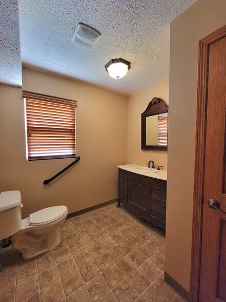 1003 W La Lande Ave, Sublette, KS à vendre - Photo intérieure – Image 3 sur 16