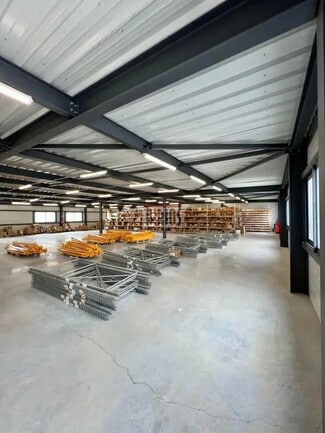 Plus de détails pour Industriel/Logistique à louer