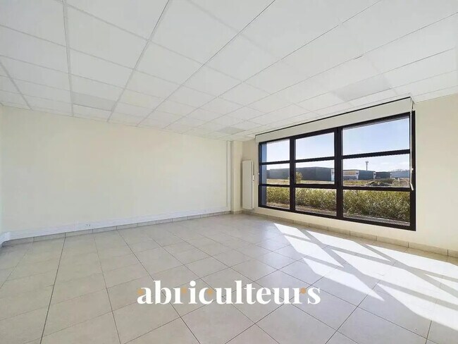 Plus de détails pour Bureau, Industriel/Logistique à louer