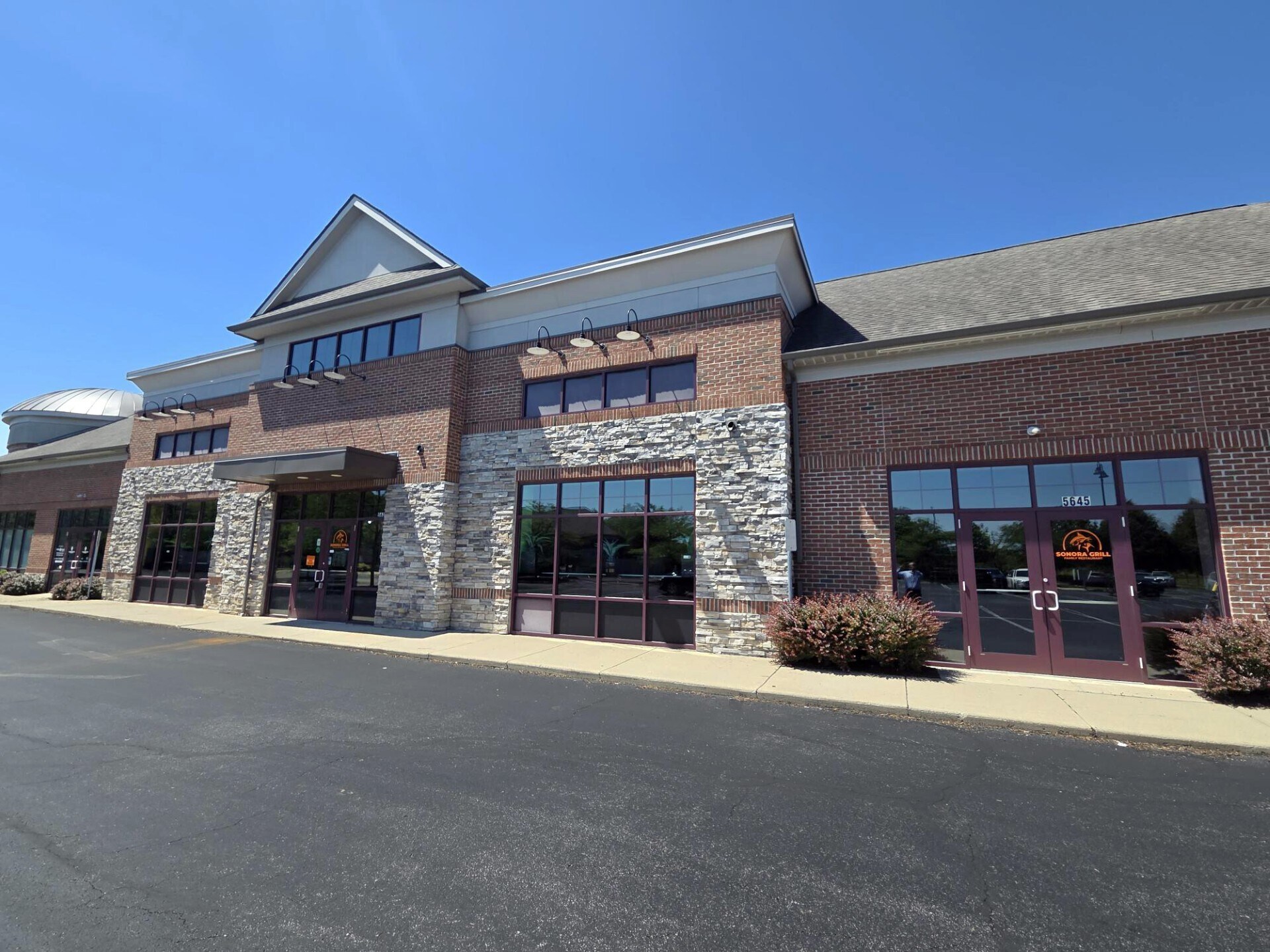 5677-5691 Woerner Temple Rd, Dublin, OH à louer Photo de l’immeuble– Image 1 sur 5