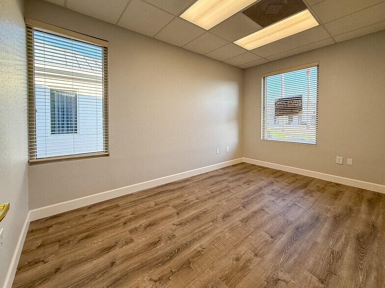 2562 Commerce Pky, North Port, FL à louer - Photo de l’immeuble – Image 2 sur 14