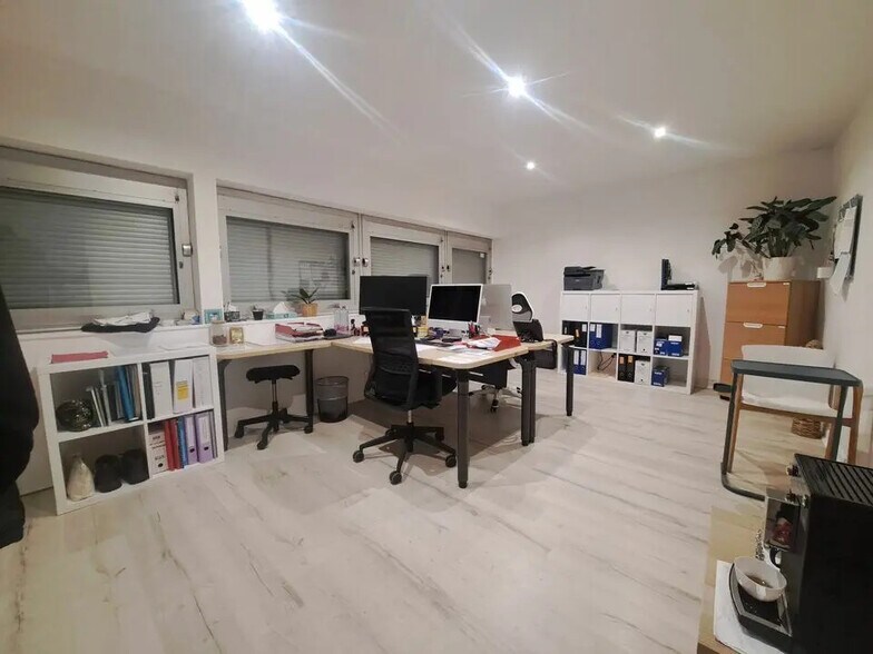 Local d'activités dans Val-de-Reuil à vendre - Photo de l’immeuble – Image 2 sur 4