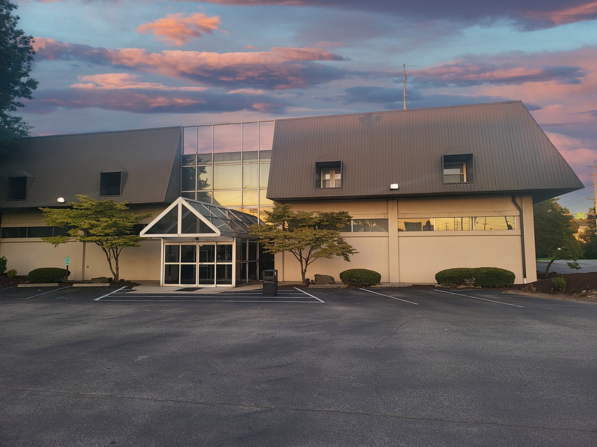 2240 5th Ave, Huntington, WV à louer Photo principale– Image 1 sur 7