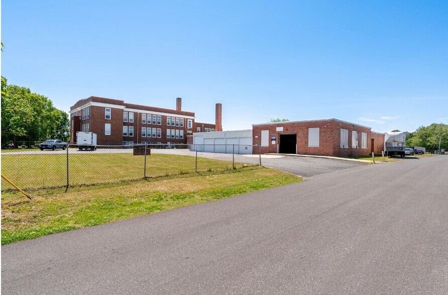 111 N School St, Greensboro, MD à vendre - Photo de l’immeuble – Image 2 sur 12