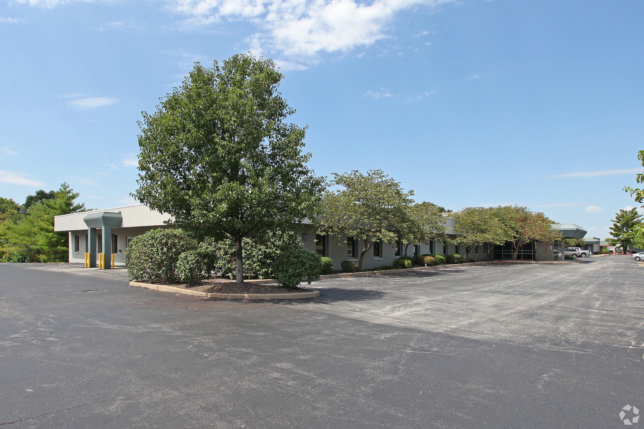 4349-4363 Woodson Rd, Saint Louis, MO à louer Photo principale– Image 1 sur 9