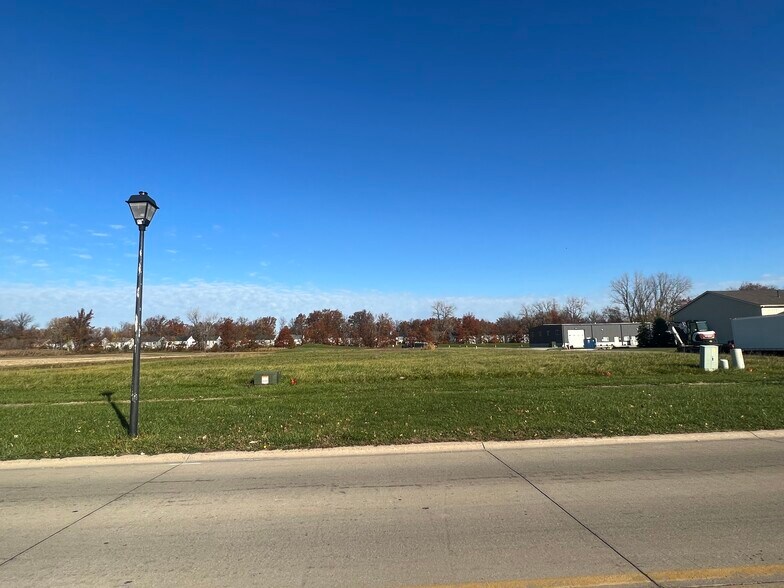 32868 Pin Oak Pkwy, Avon Lake, OH à vendre - Photo principale – Image 1 sur 5