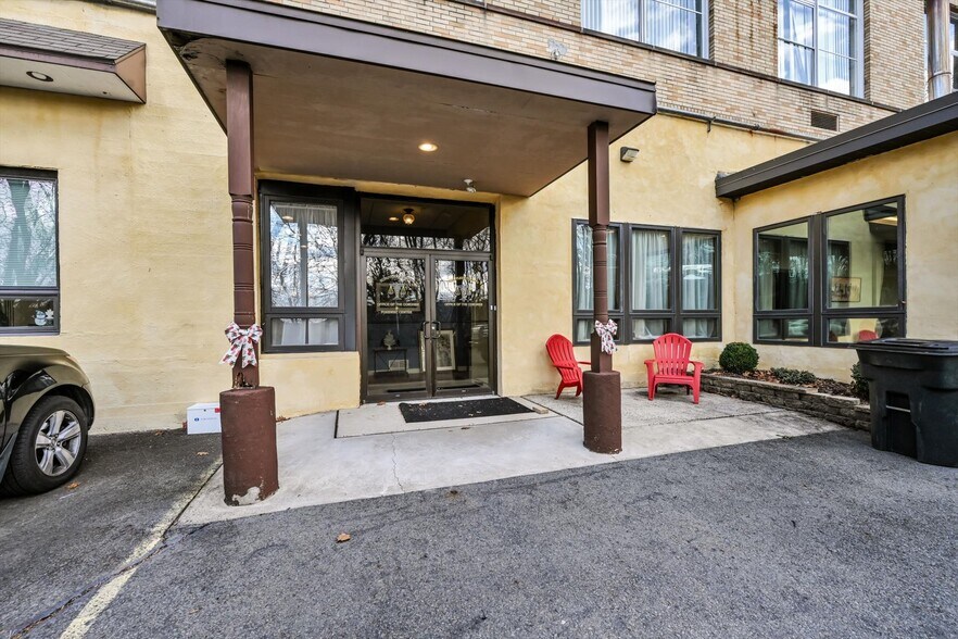 15 Alliance St, New Philadelphia, PA à vendre - Photo de l’immeuble – Image 3 sur 80