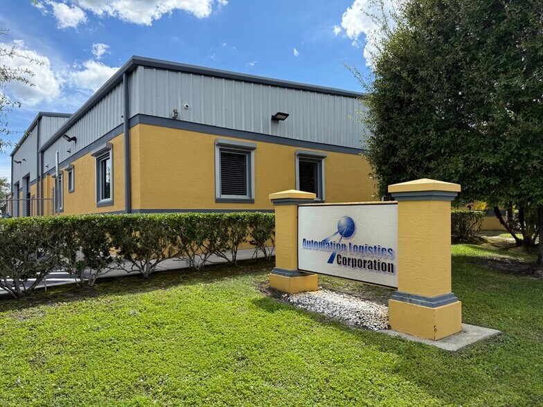 331 Scarlet Blvd, Oldsmar, FL à louer - Photo de l’immeuble – Image 2 sur 15