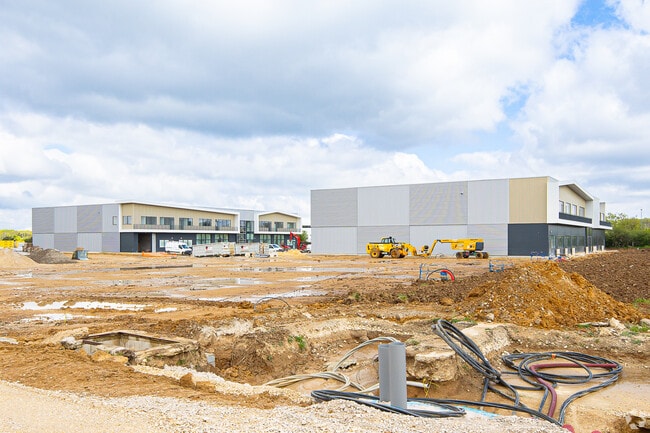 Plus de détails pour 66 Avenue De La Plesse, Villejust - Local d’activités à vendre