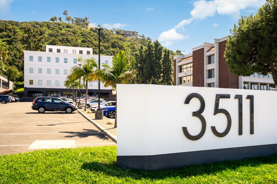 3511 Camino del Rio S, San Diego, CA à louer - Photo de l’immeuble – Image 2 sur 13