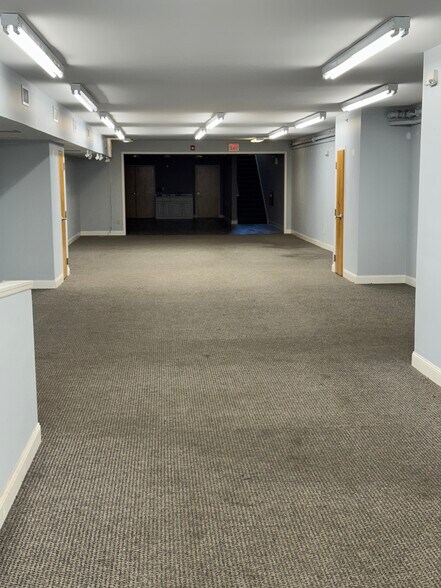 106 E Lancaster Ave, Wayne, PA à louer - Photo de l’immeuble – Image 2 sur 8