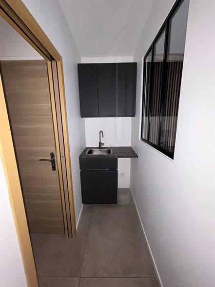 Local commercial dans Enghien-les-Bains à louer - Photo intérieure – Image 2 sur 3