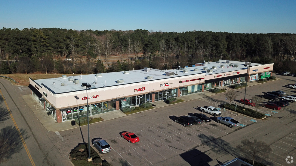 844-877 E Gannon Ave, Zebulon, NC à louer - Photo de l’immeuble – Image 2 sur 8