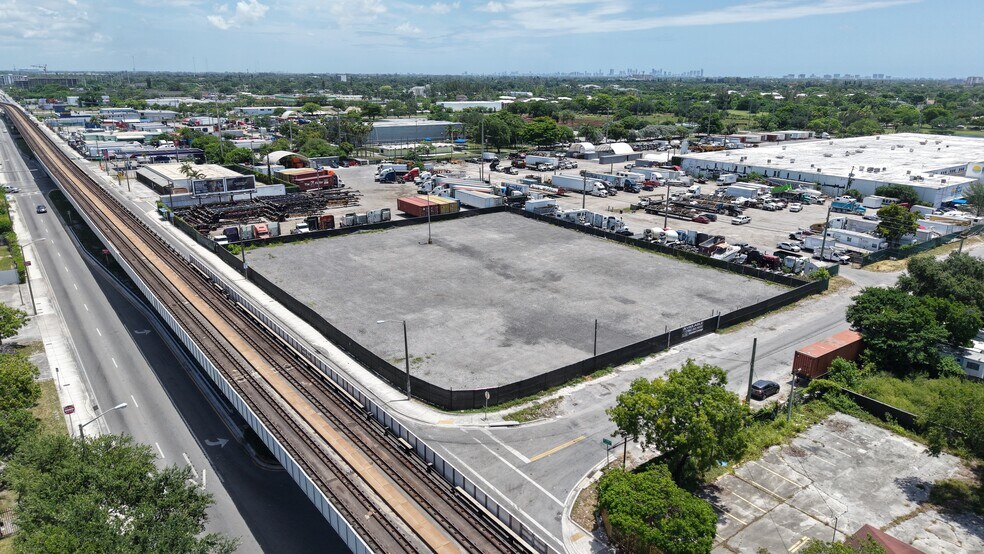 6901 NW 26th Ave, Miami, FL à louer - Photo de l’immeuble – Image 2 sur 8