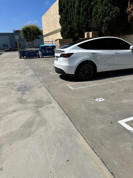 5395 Industrial Dr, Huntington Beach, CA à louer - Photo de l’immeuble – Image 3 sur 11